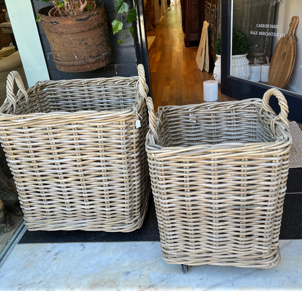 Basket on wheels square Medium